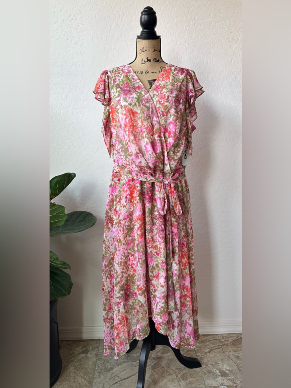 NWT DKNY Floral V Neck Dress Size 18W